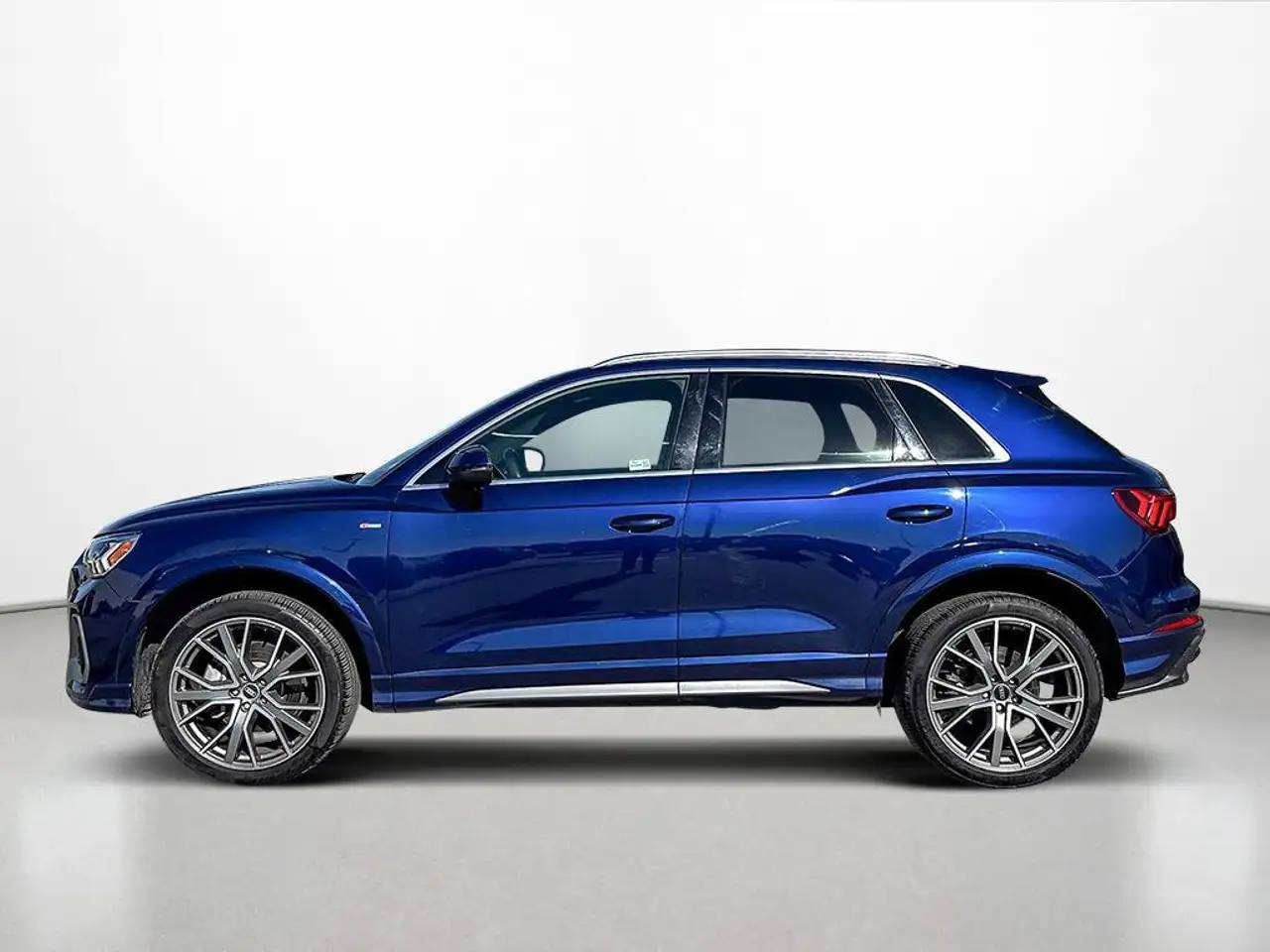 Audi Q3 - Image 2