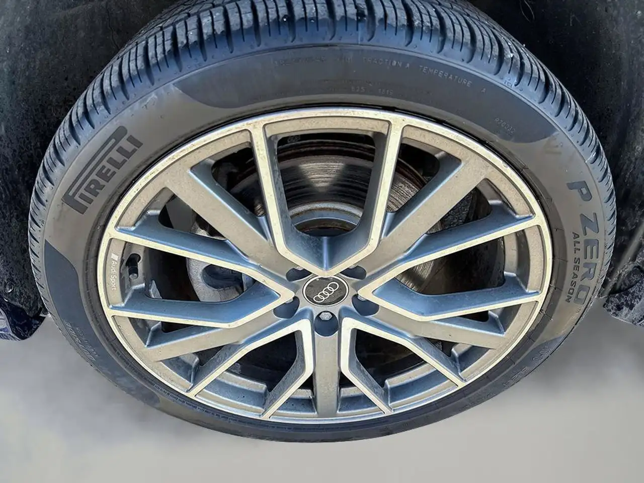 Audi Q3 - Image 10