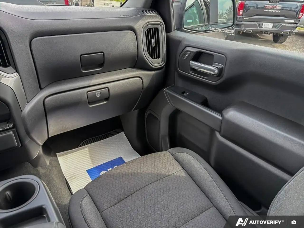 Chevrolet Silverado 1500 - Image 28