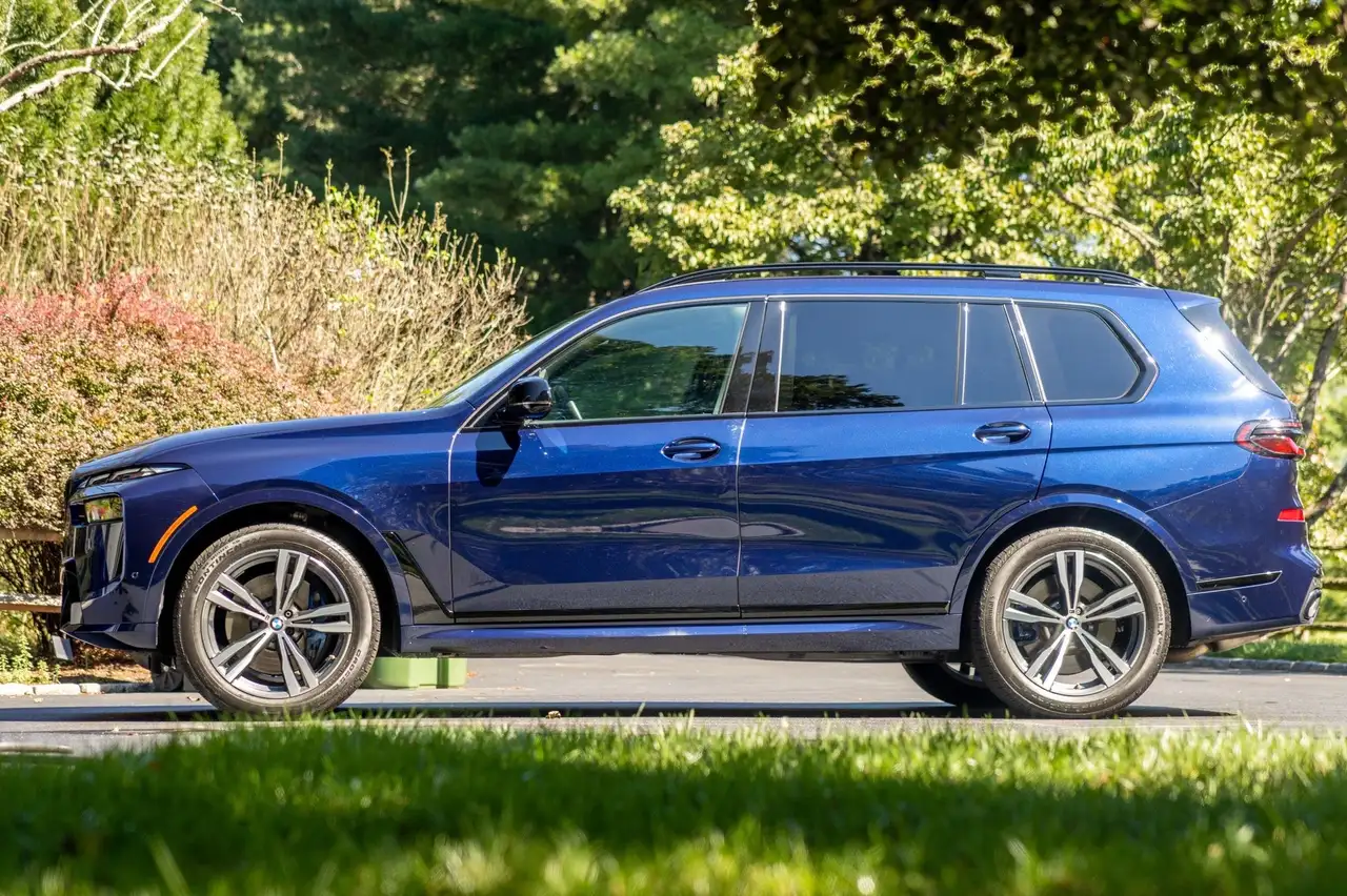 BMW X7 - Image 2