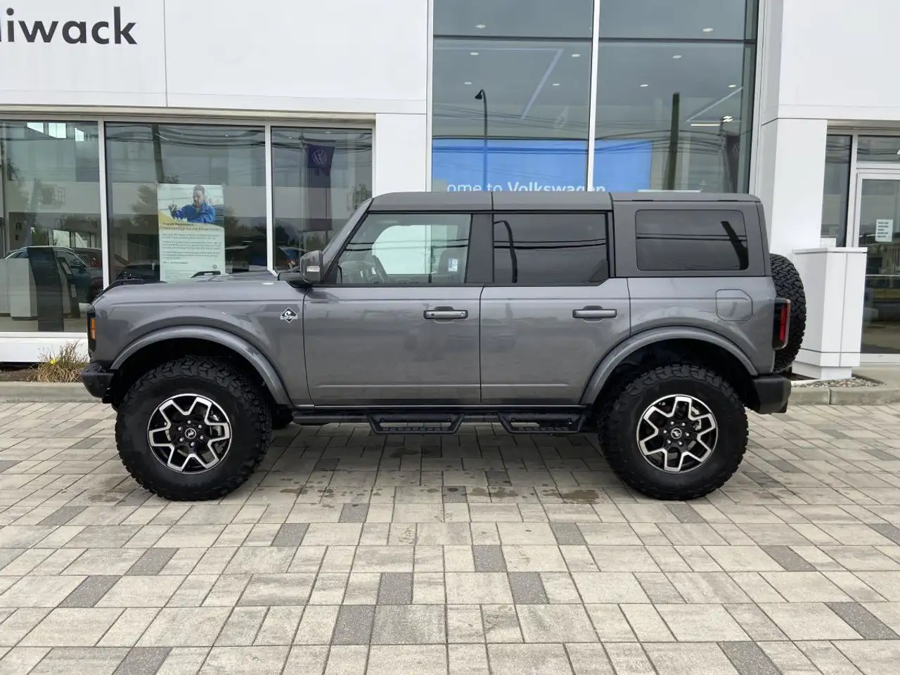 Ford Bronco - Image 2