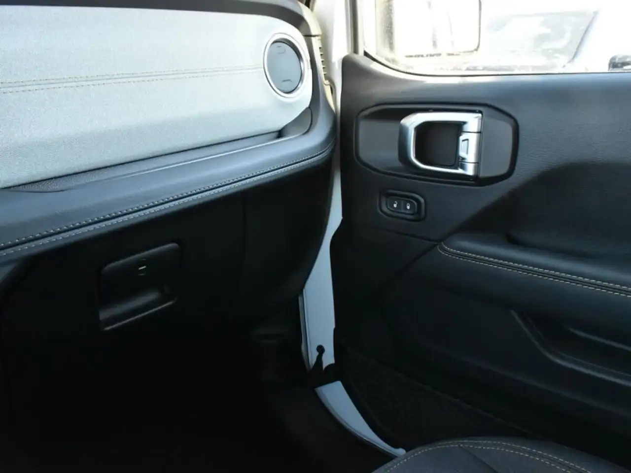 Jeep Wrangler - Image 28