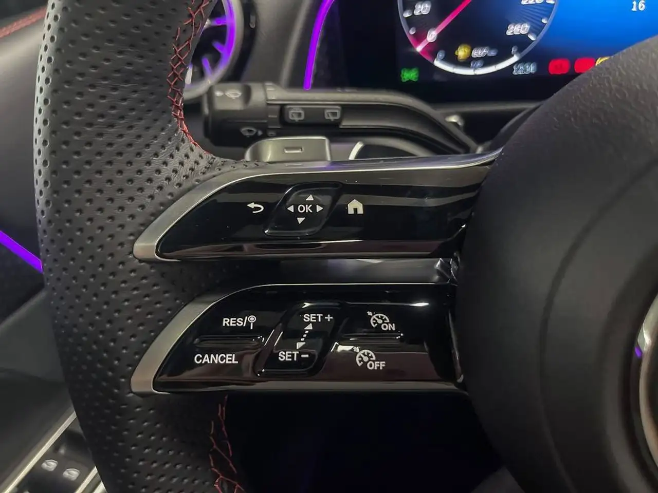 Mercedes-Benz GLB - Image 21