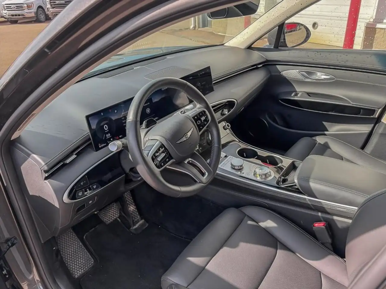 Genesis GV70 - Image 13