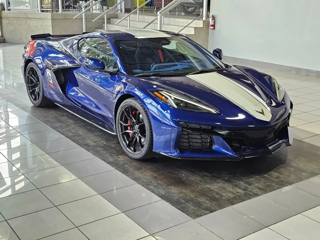 Chevrolet Corvette - Image 12