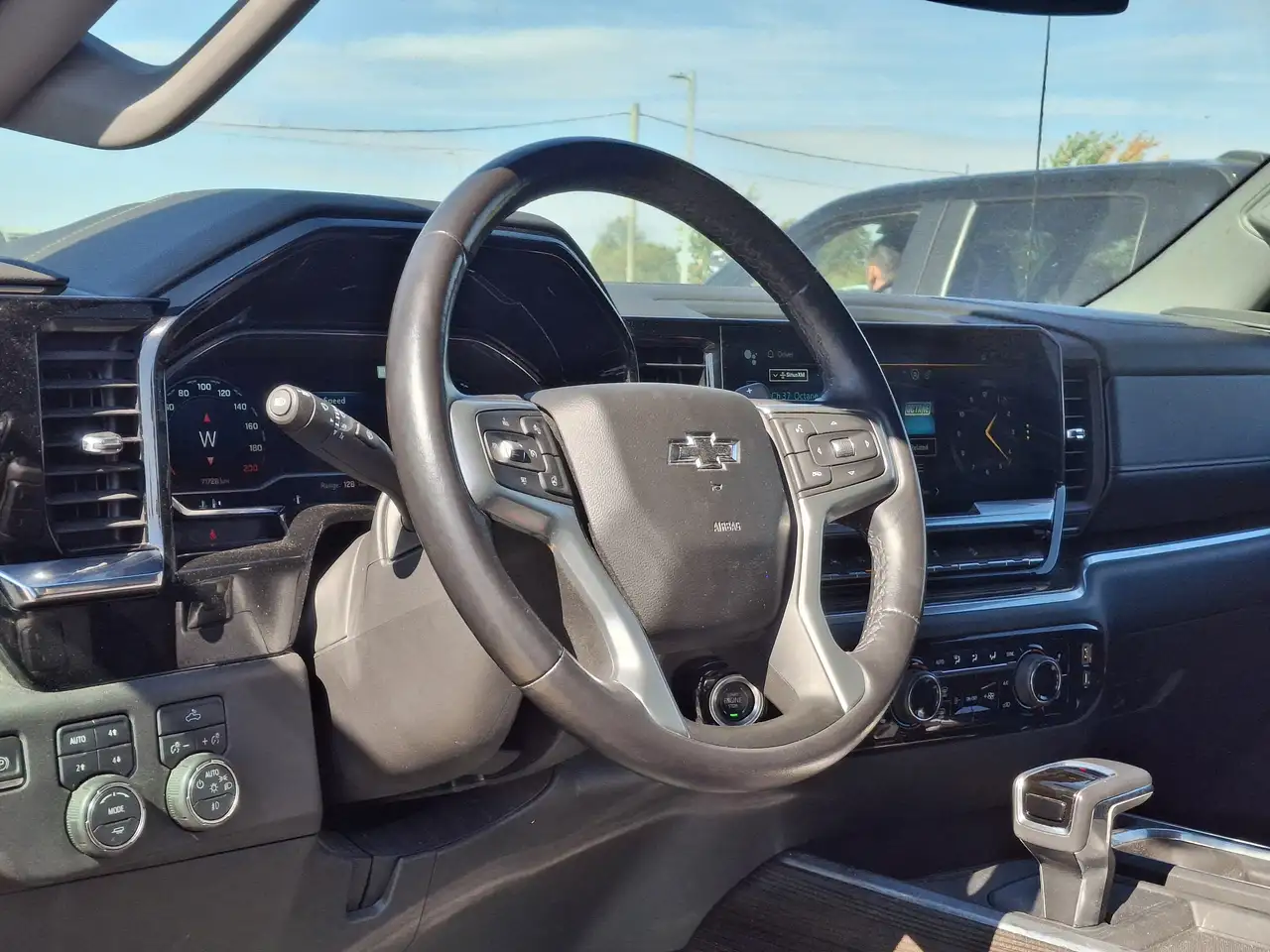 Chevrolet Silverado 1500 - Image 9