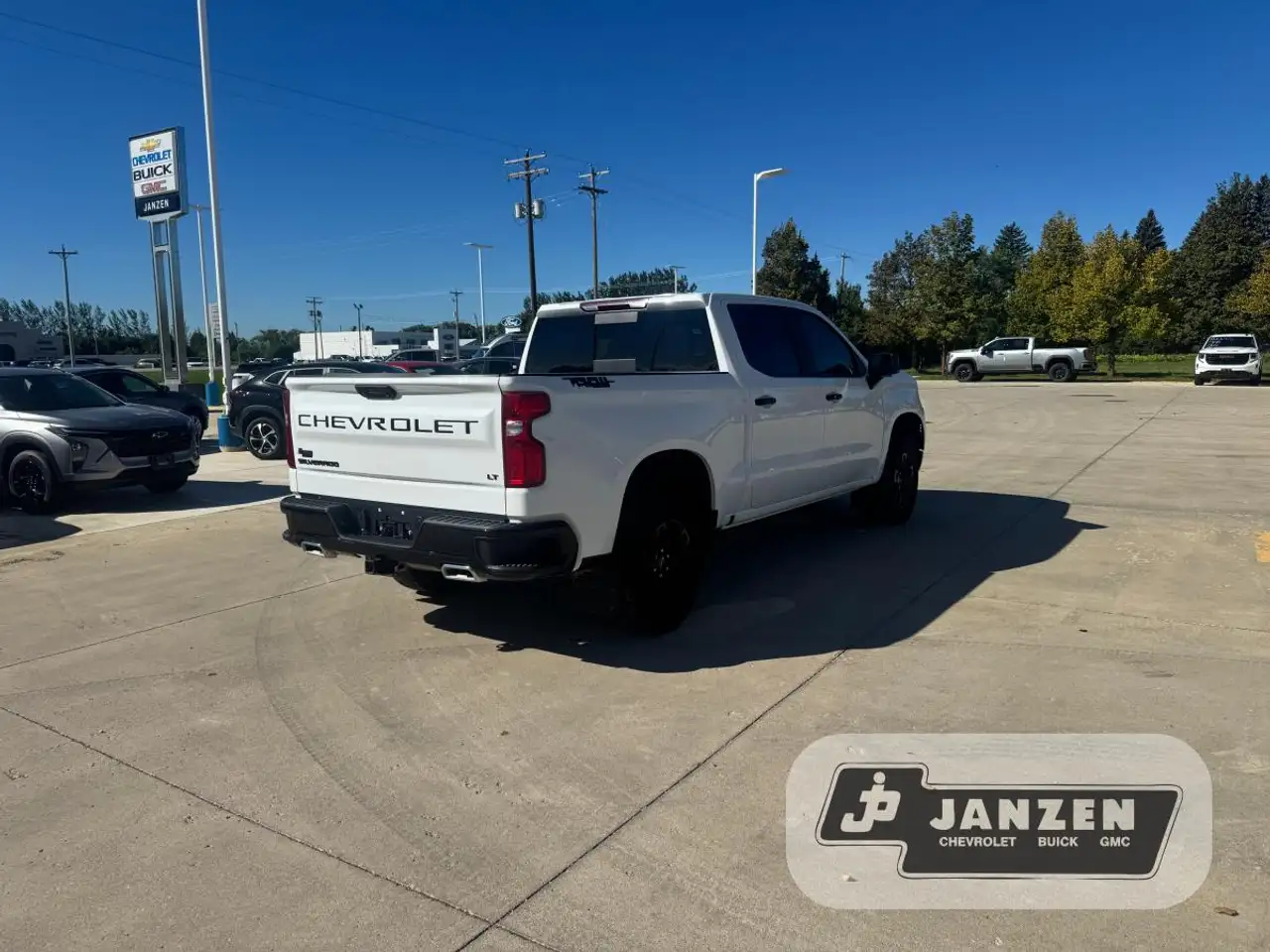 Chevrolet Silverado 1500 - Image 5