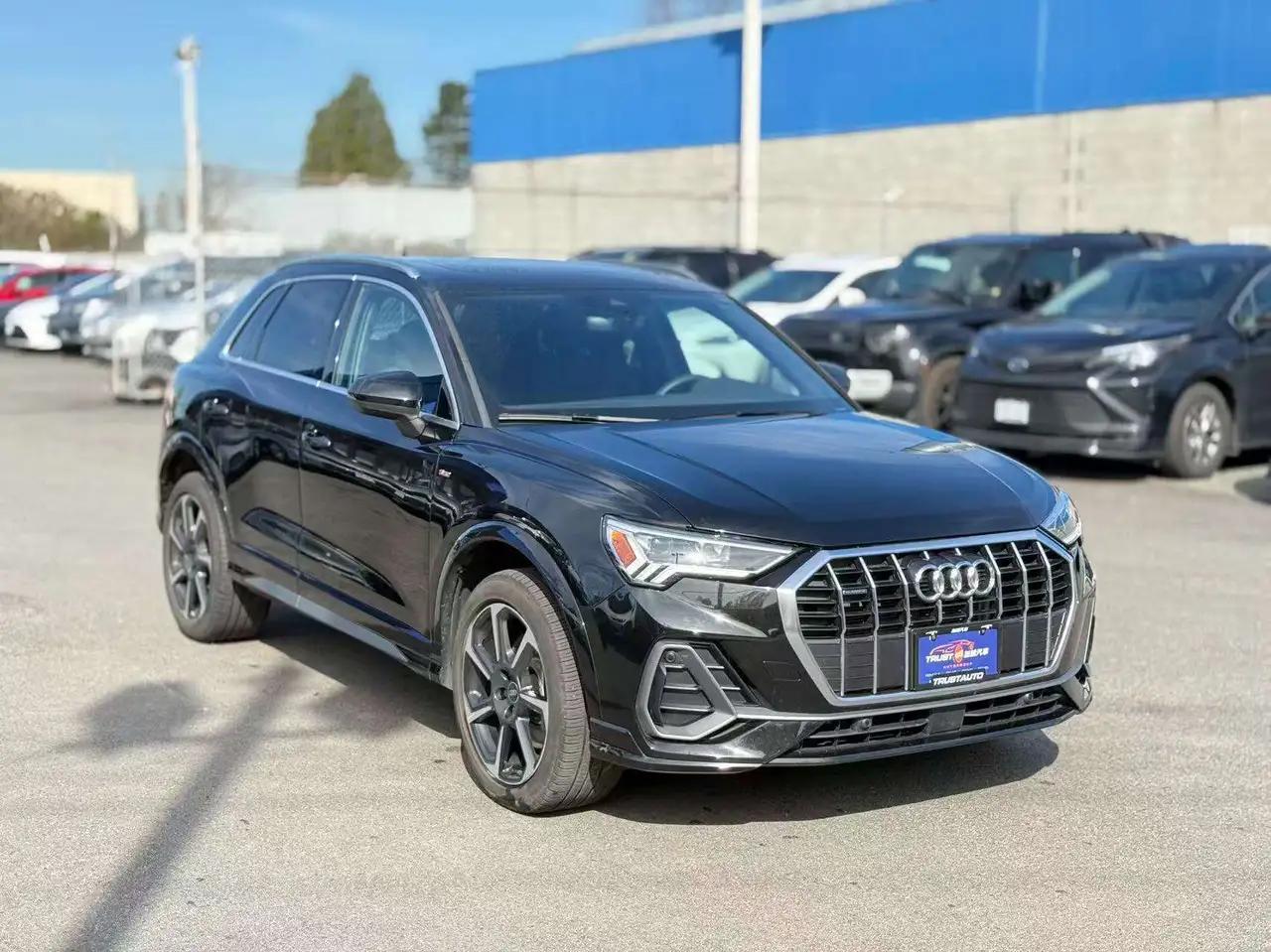 Audi Q3 - Image 8