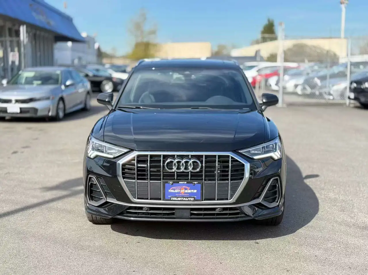 Audi Q3 - Image 2