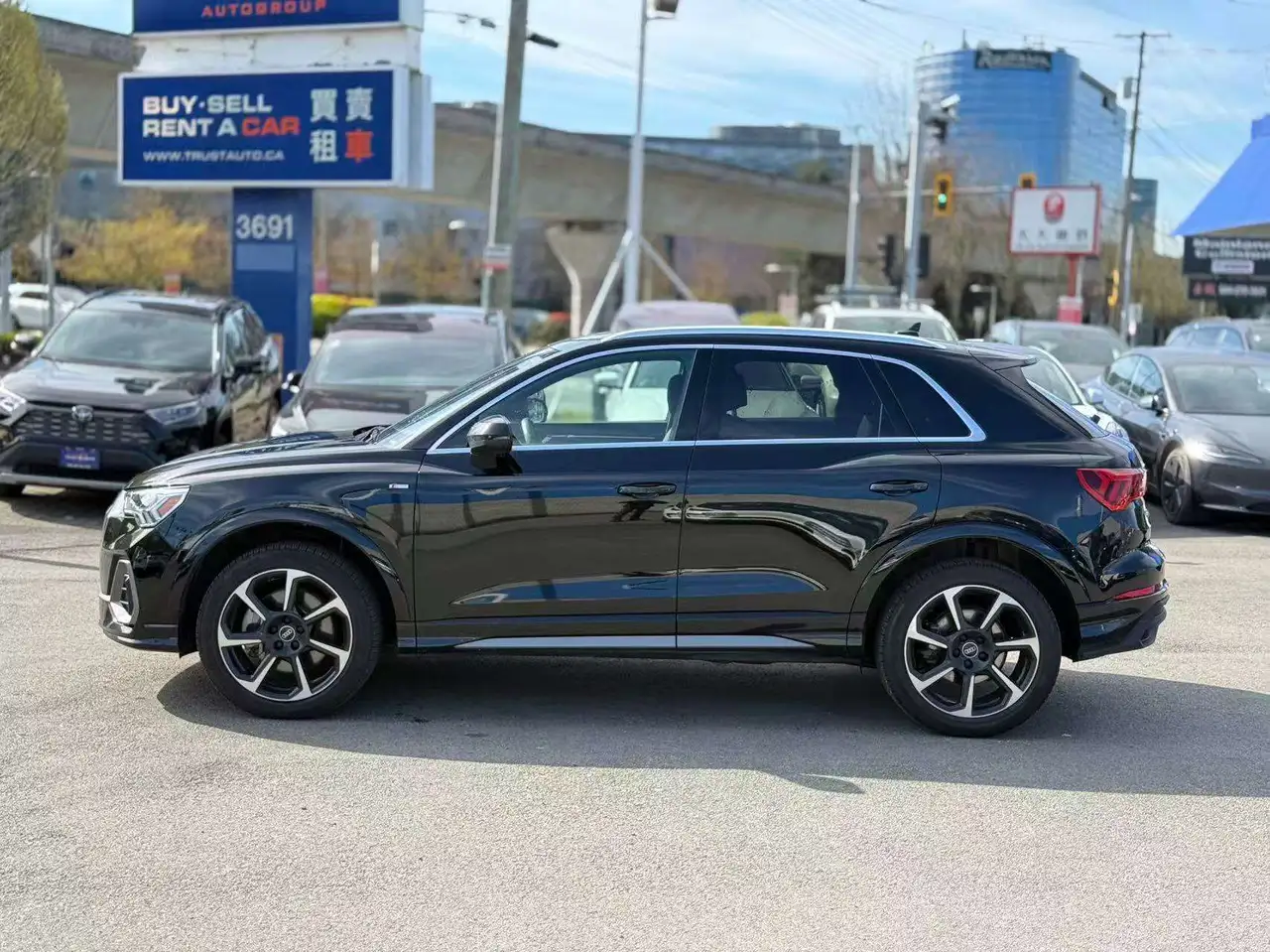 Audi Q3 - Image 3