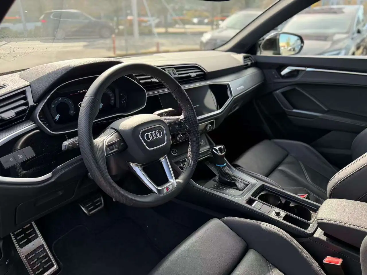 Audi Q3 - Image 11