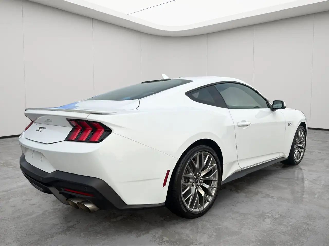 Ford Mustang - Image 8