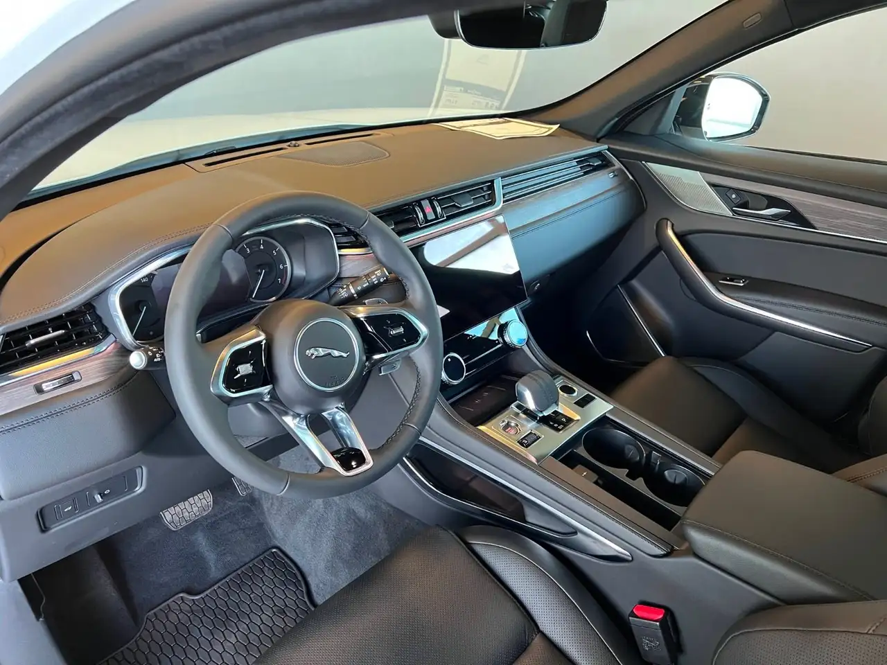 Jaguar F-Pace - Image 19