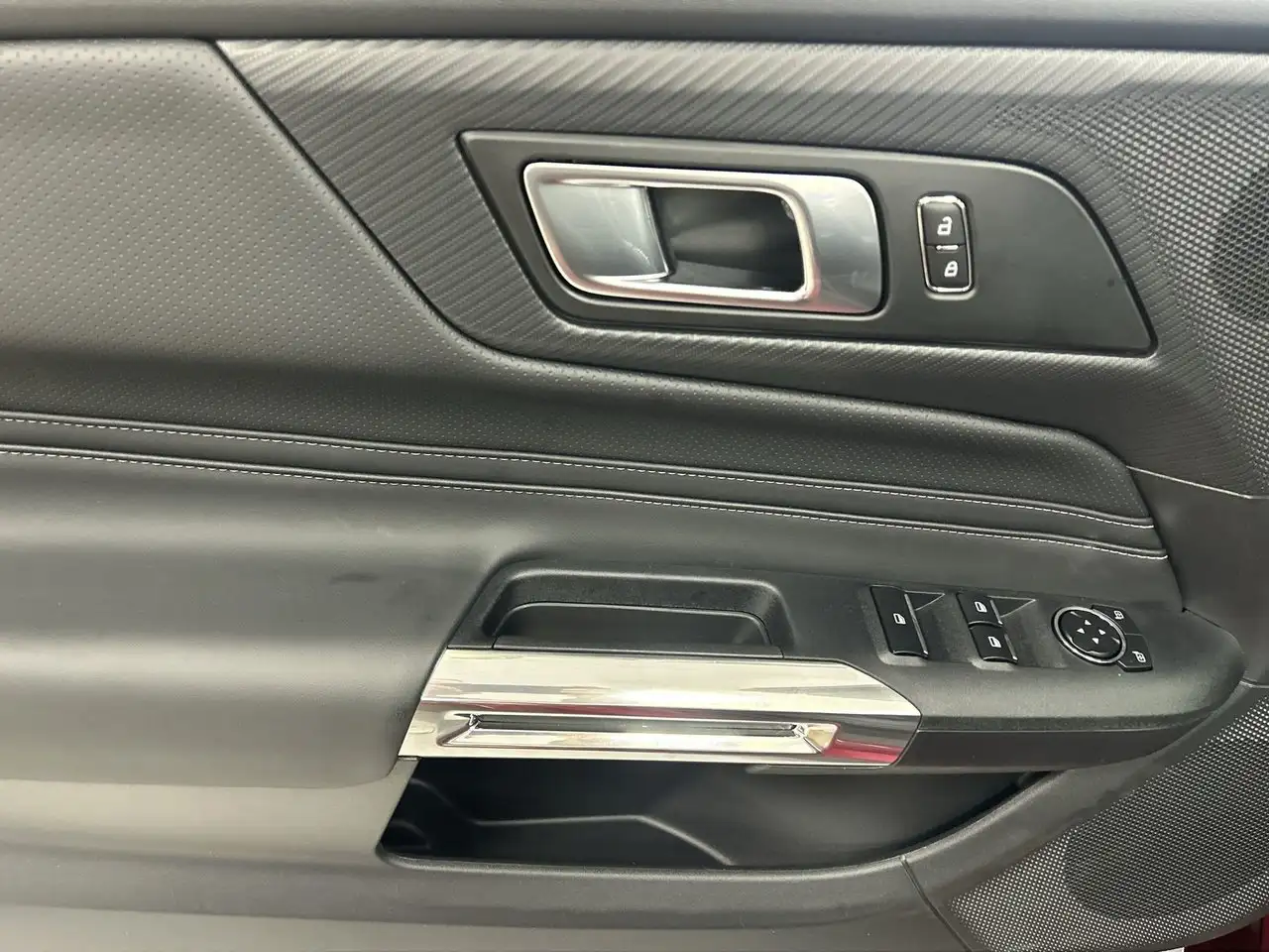 Ford Mustang - Image 21