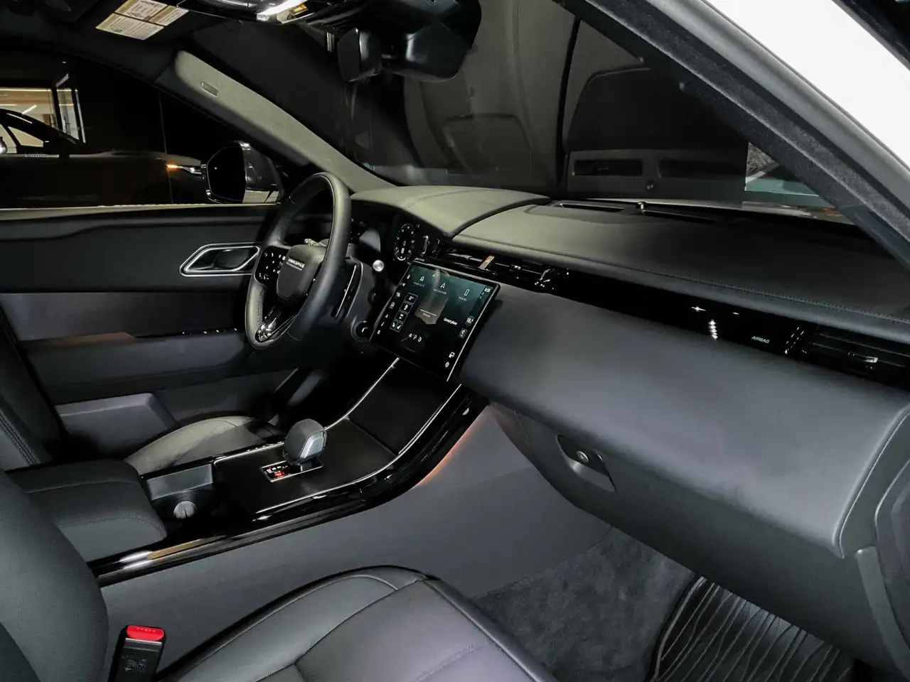 Land Rover Range Rover Velar - Image 18