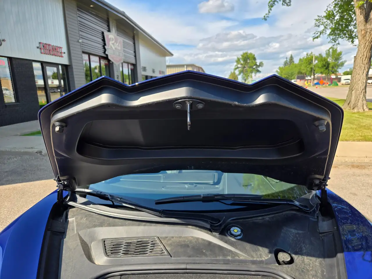 Chevrolet Corvette - Image 16