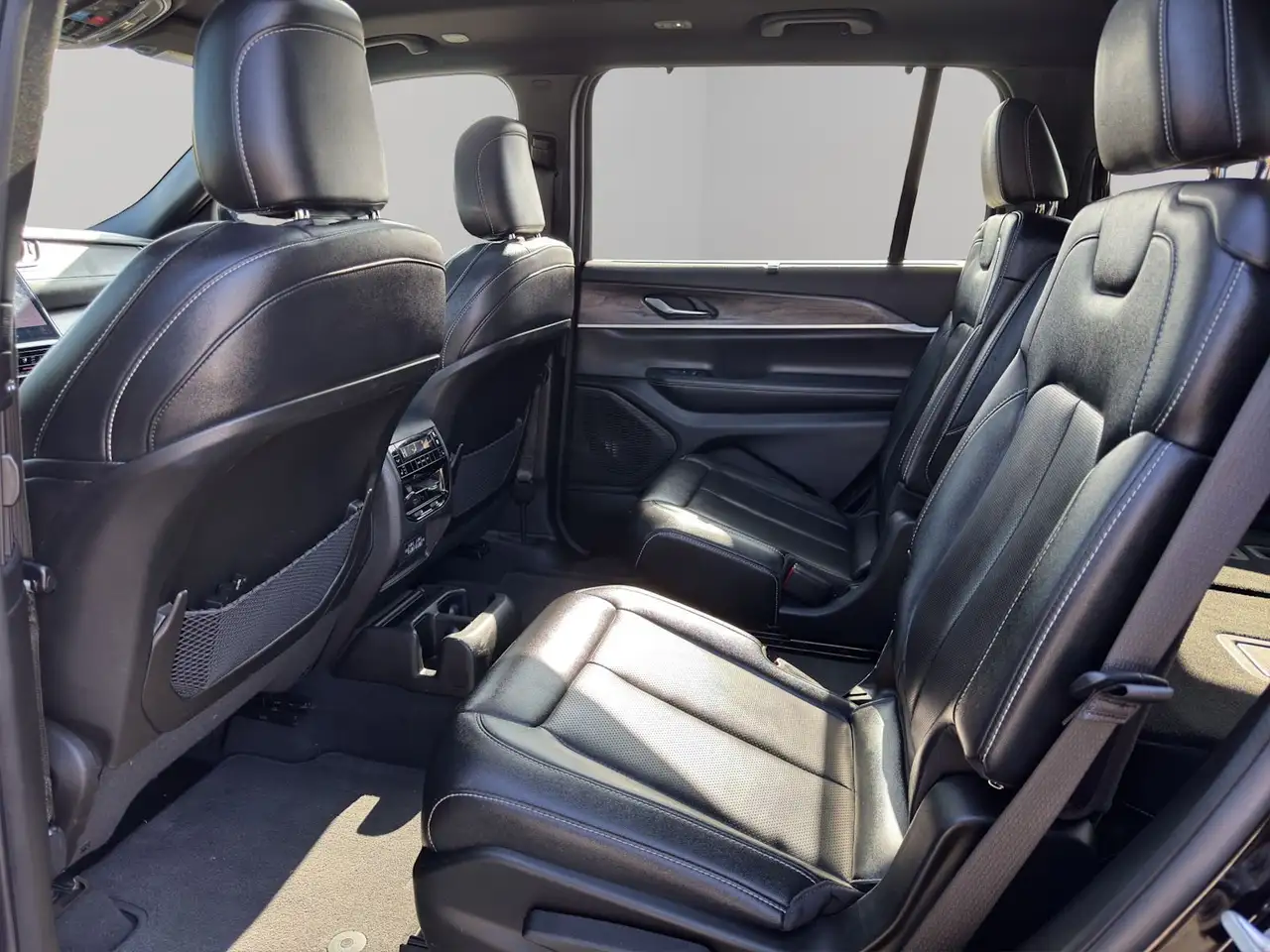 Jeep Grand Cherokee - Image 20