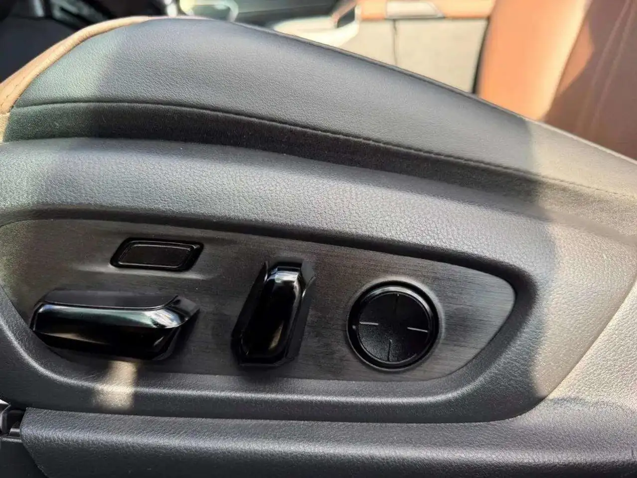 Lexus ES - Image 16