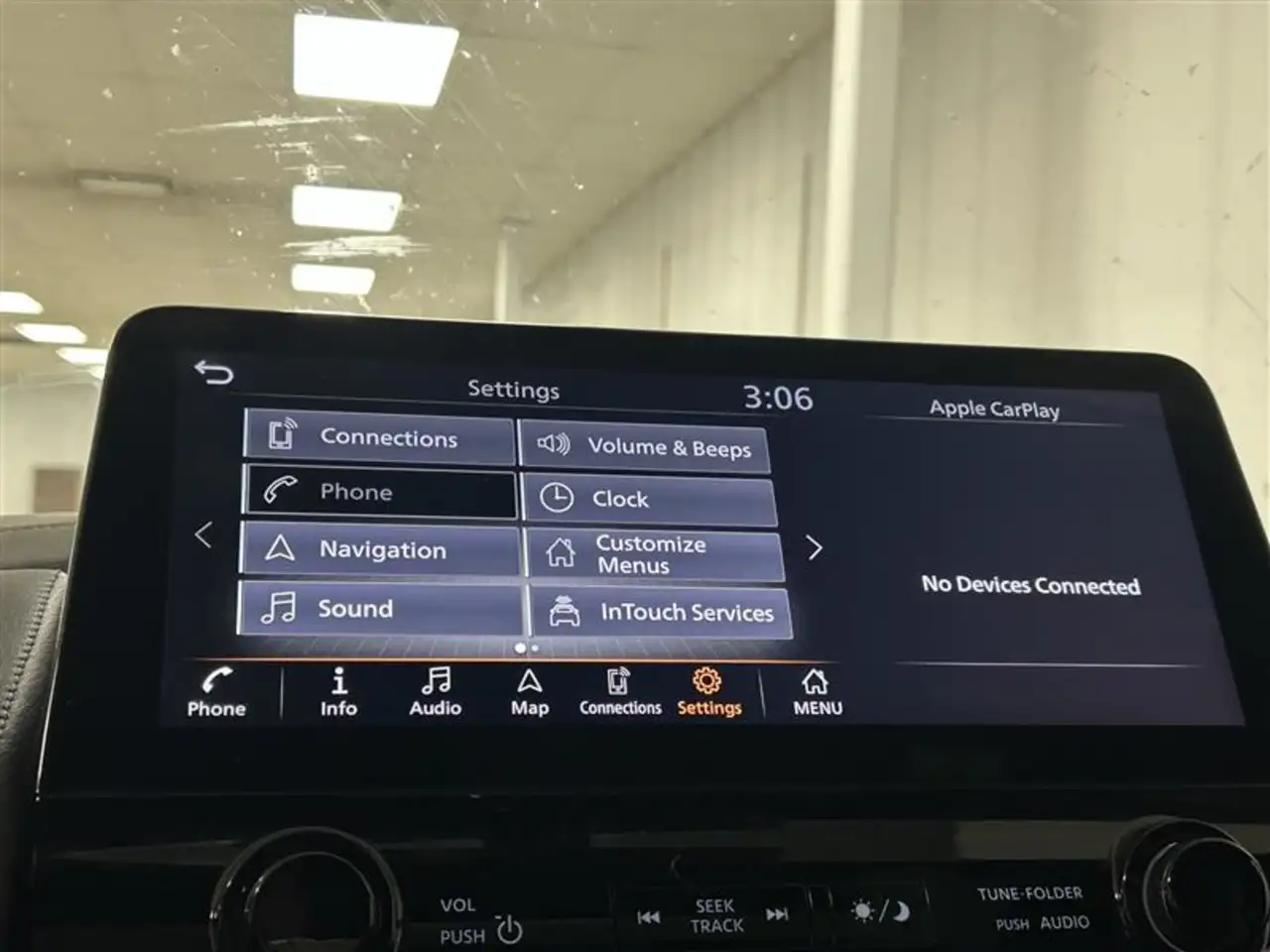 Infiniti QX80 - Image 24