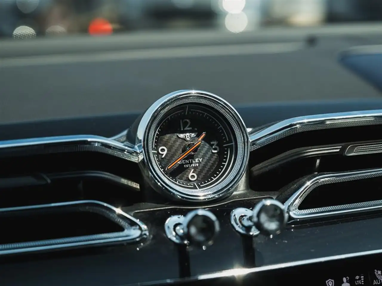 Bentley Bentayga - Image 27
