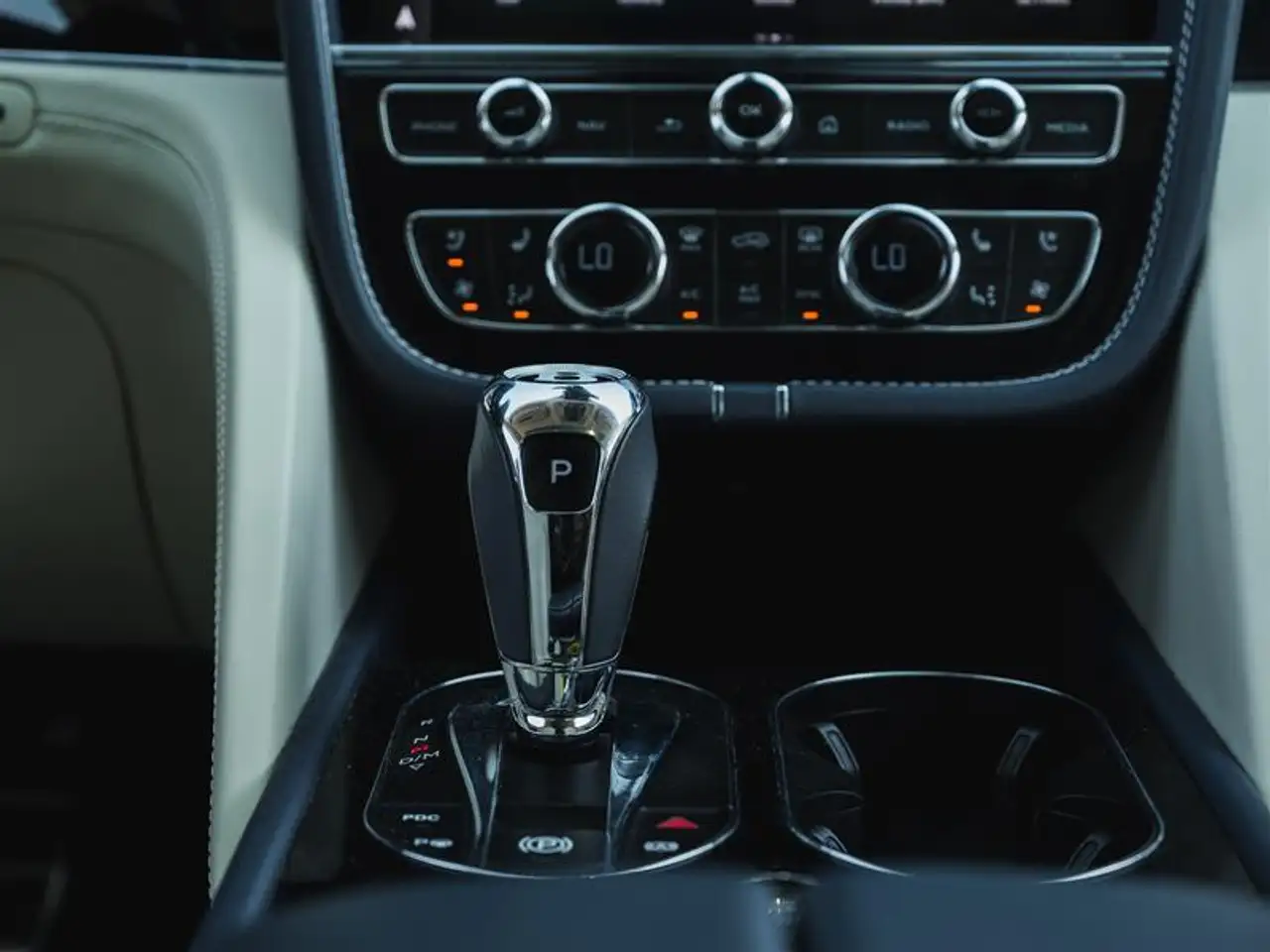 Bentley Bentayga - Image 17