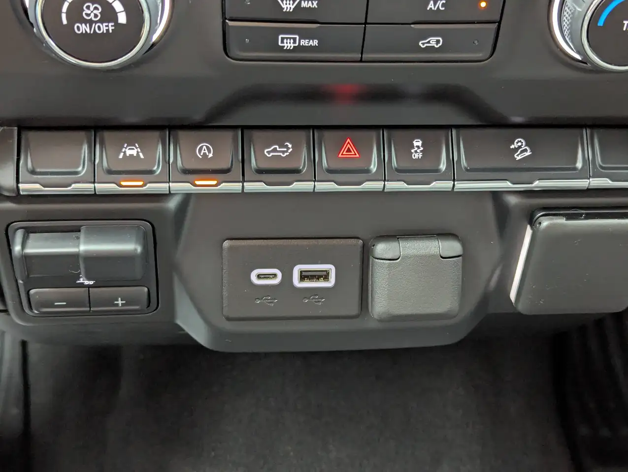Chevrolet Silverado 1500 - Image 22