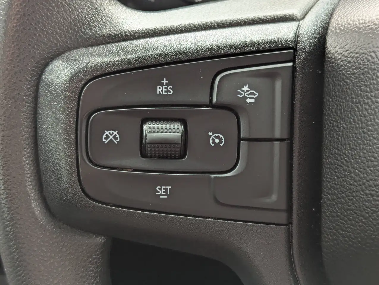 Chevrolet Silverado 1500 - Image 15