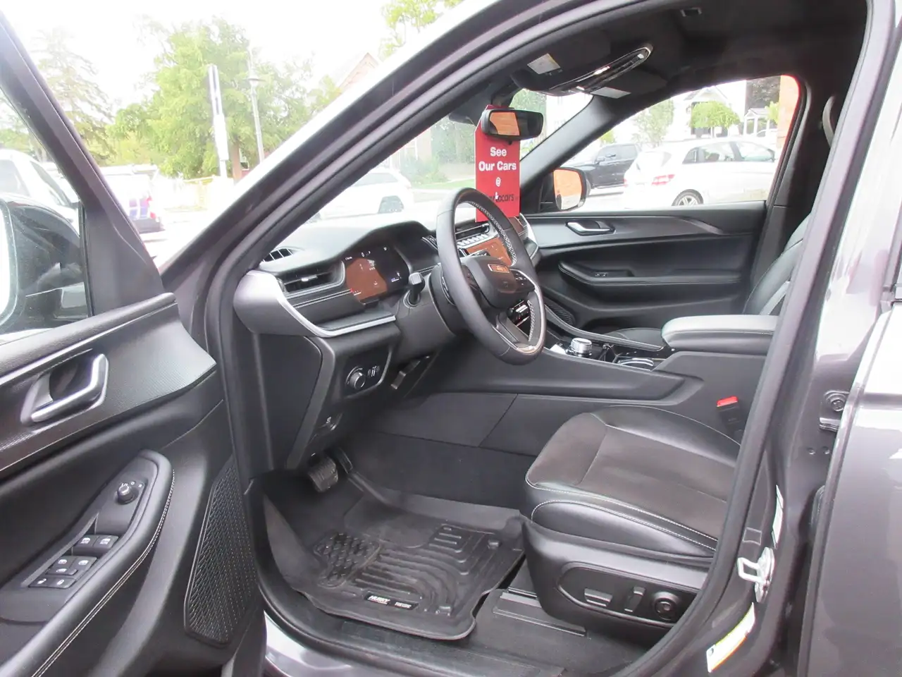 Jeep Grand Cherokee - Image 9