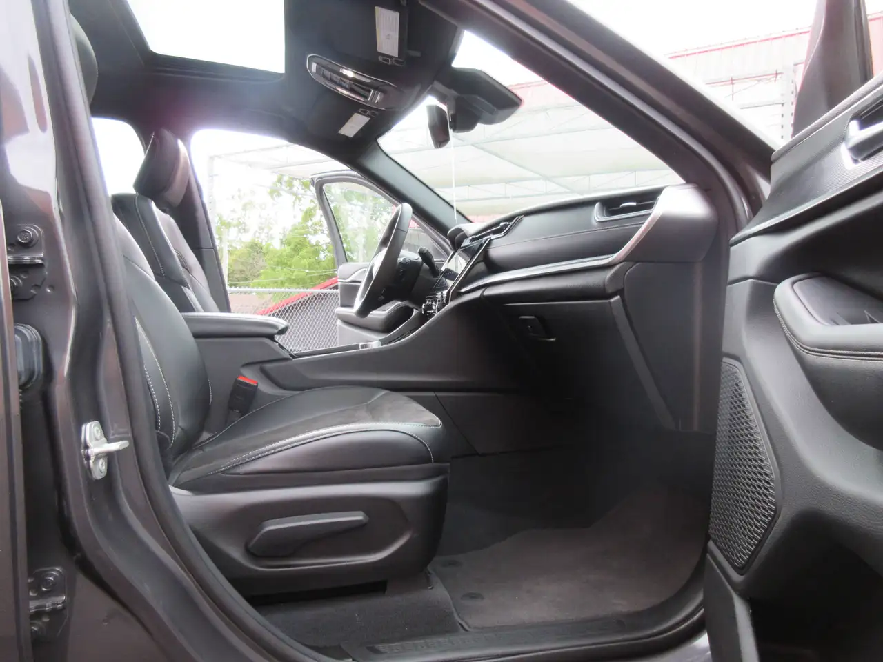 Jeep Grand Cherokee - Image 16