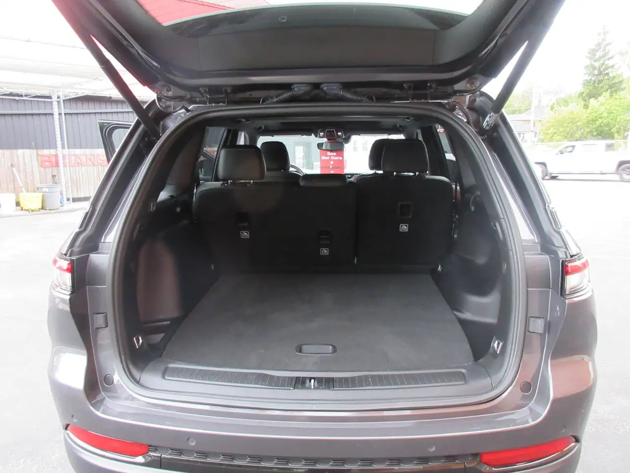 Jeep Grand Cherokee - Image 14