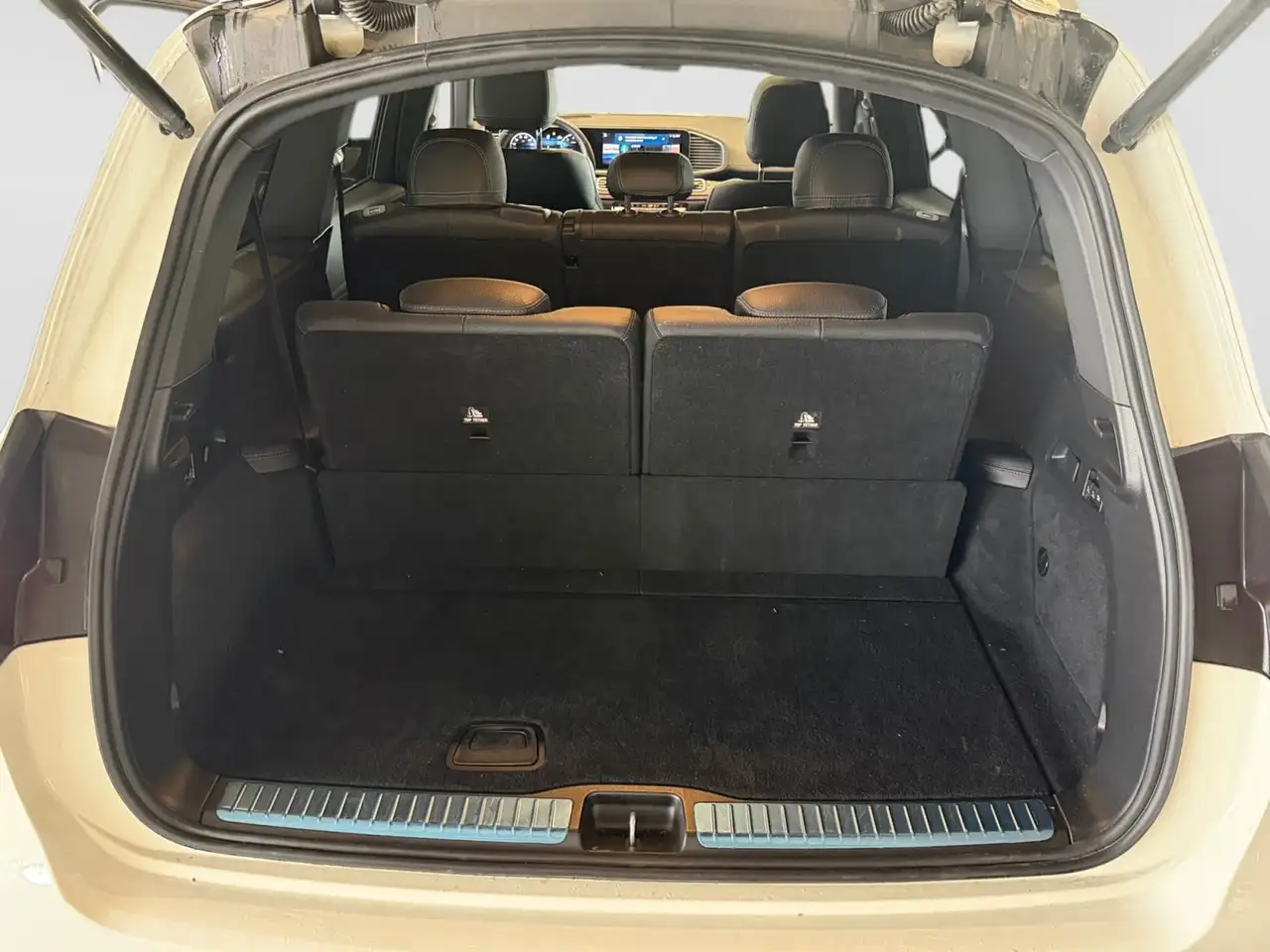 Mercedes-Benz GLS - Image 23