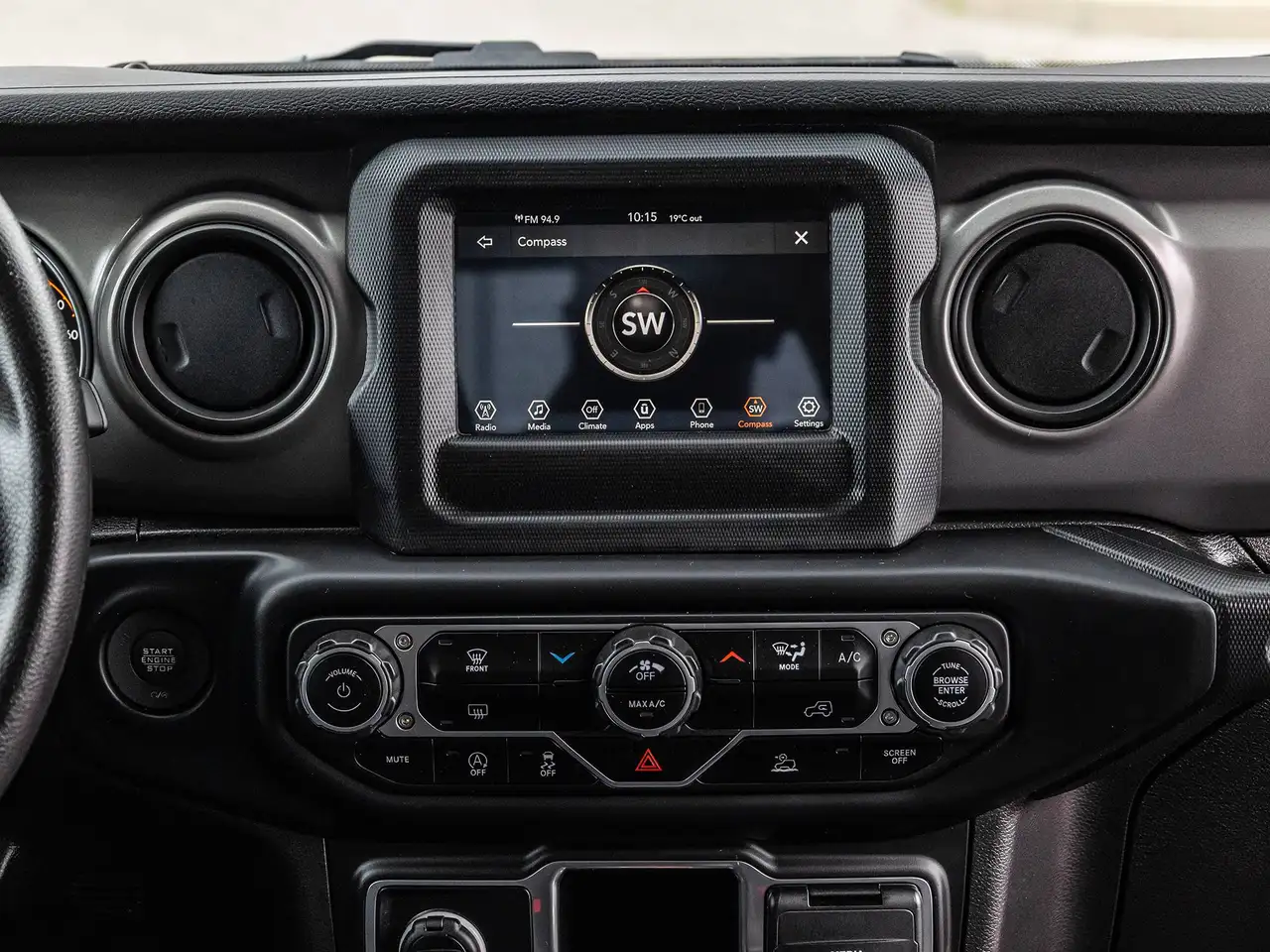 Jeep Wrangler - Image 23