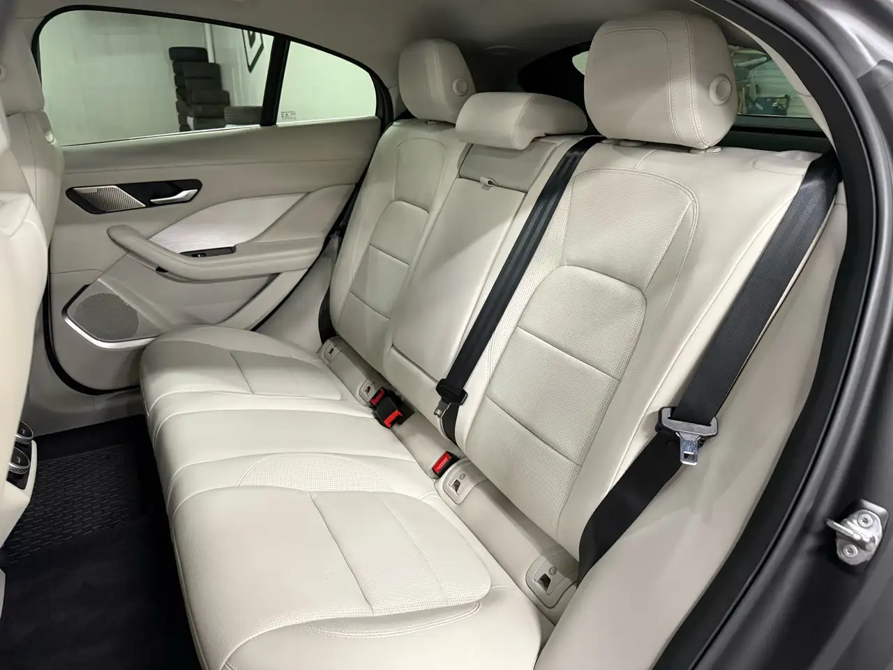 Jaguar I-Pace - Image 28