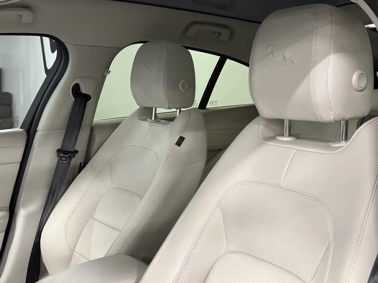 Jaguar I-Pace - Image 17