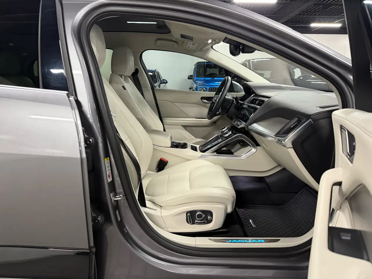 Jaguar I-Pace - Image 36