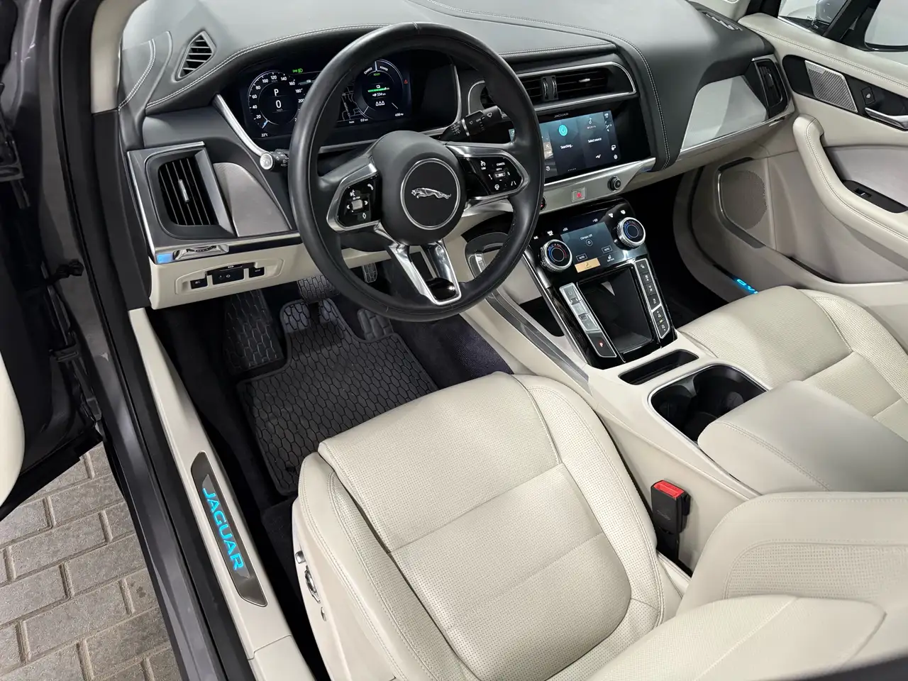Jaguar I-Pace - Image 10
