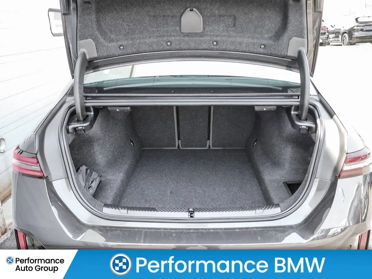 BMW 5 Series - Image 7