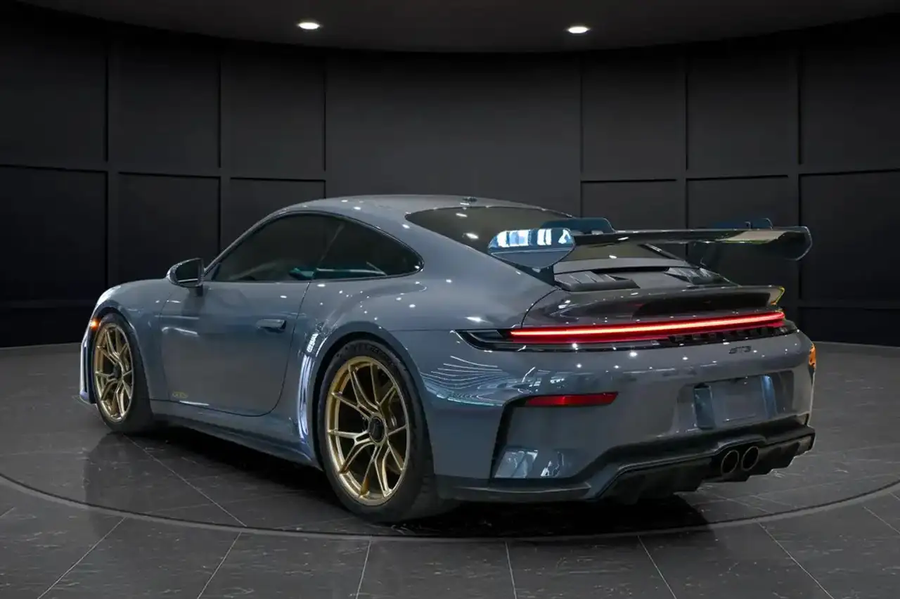 Porsche 911 - Image 5