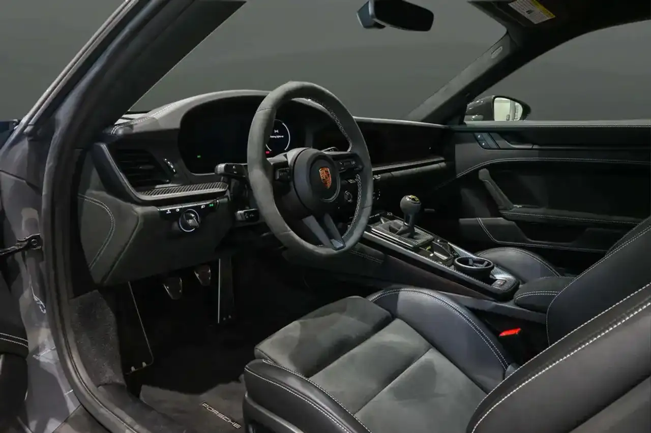 Porsche 911 - Image 12
