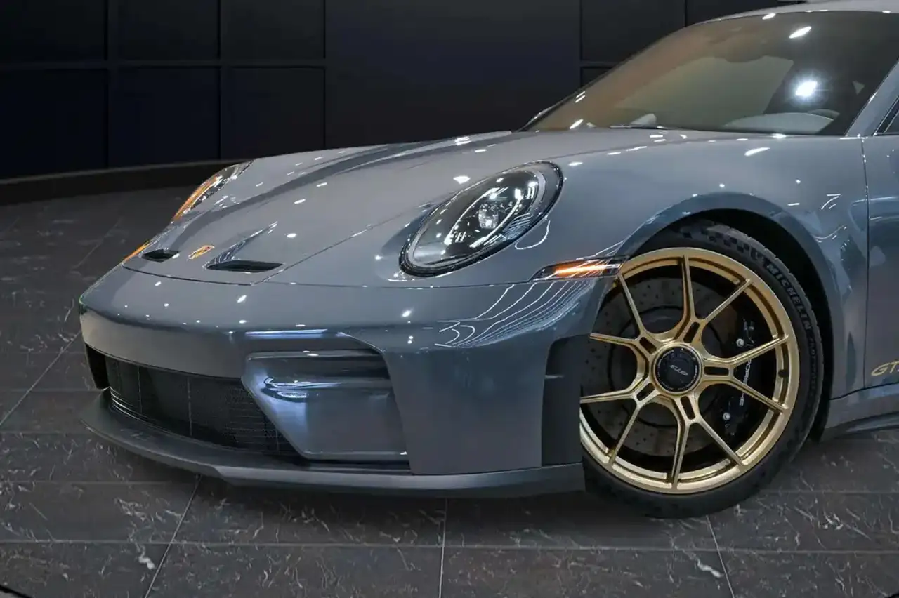 Porsche 911 - Image 3