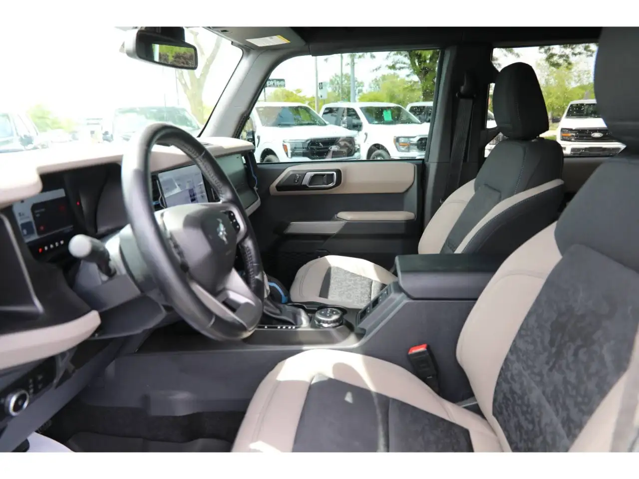 Ford Bronco - Image 15