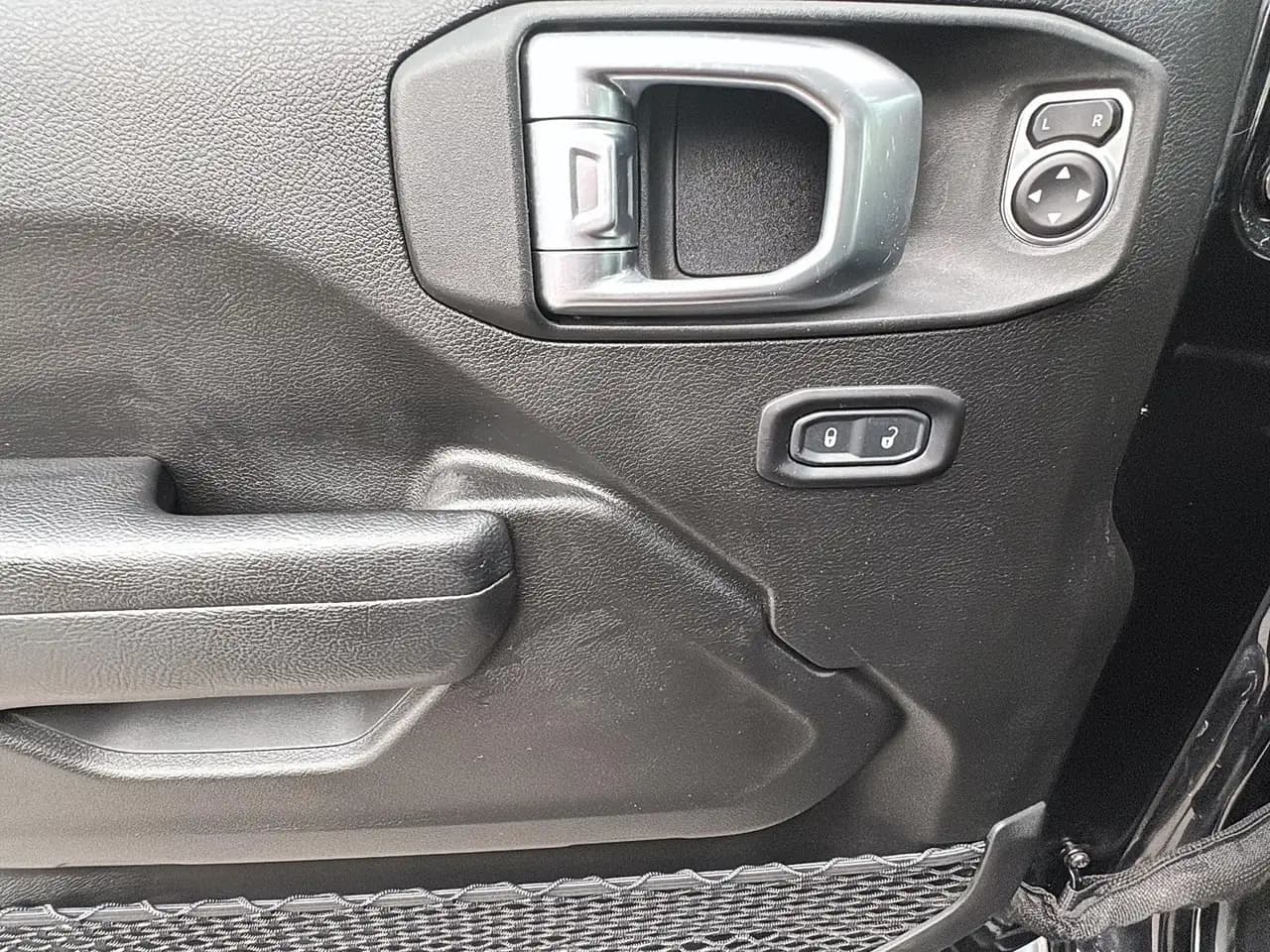Jeep Wrangler - Image 32