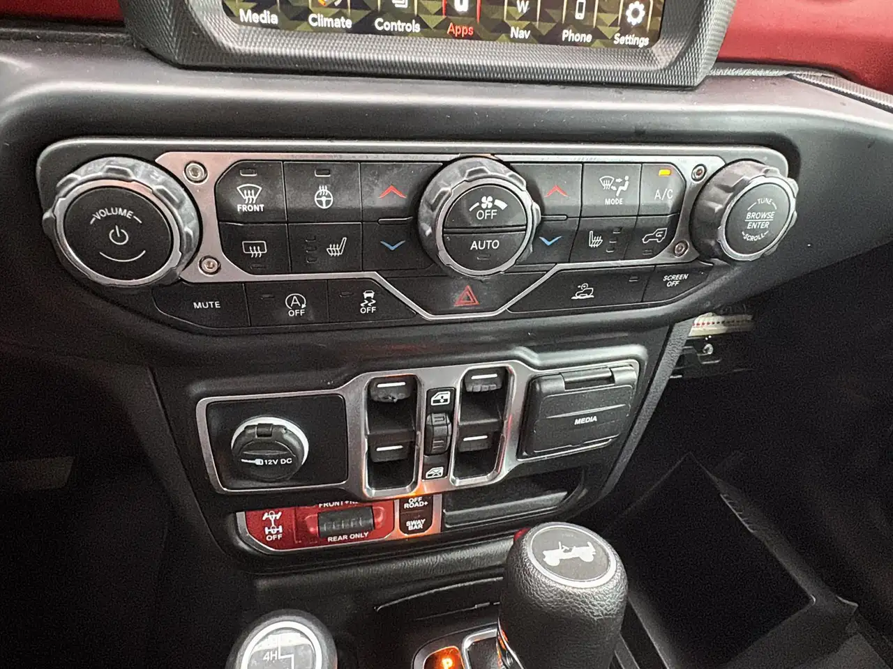 Jeep Wrangler - Image 28