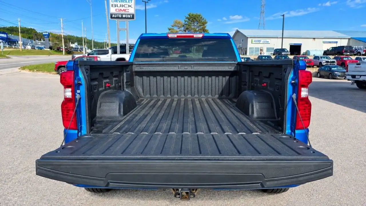 Chevrolet Silverado 1500 - Image 10