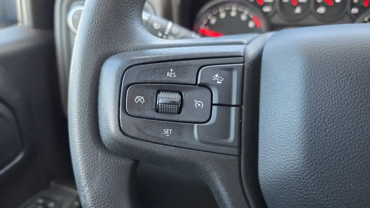 Chevrolet Silverado 1500 - Image 24
