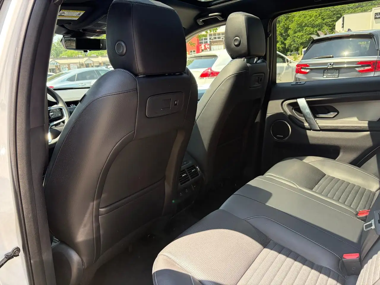 Land Rover Discovery Sport - Image 11