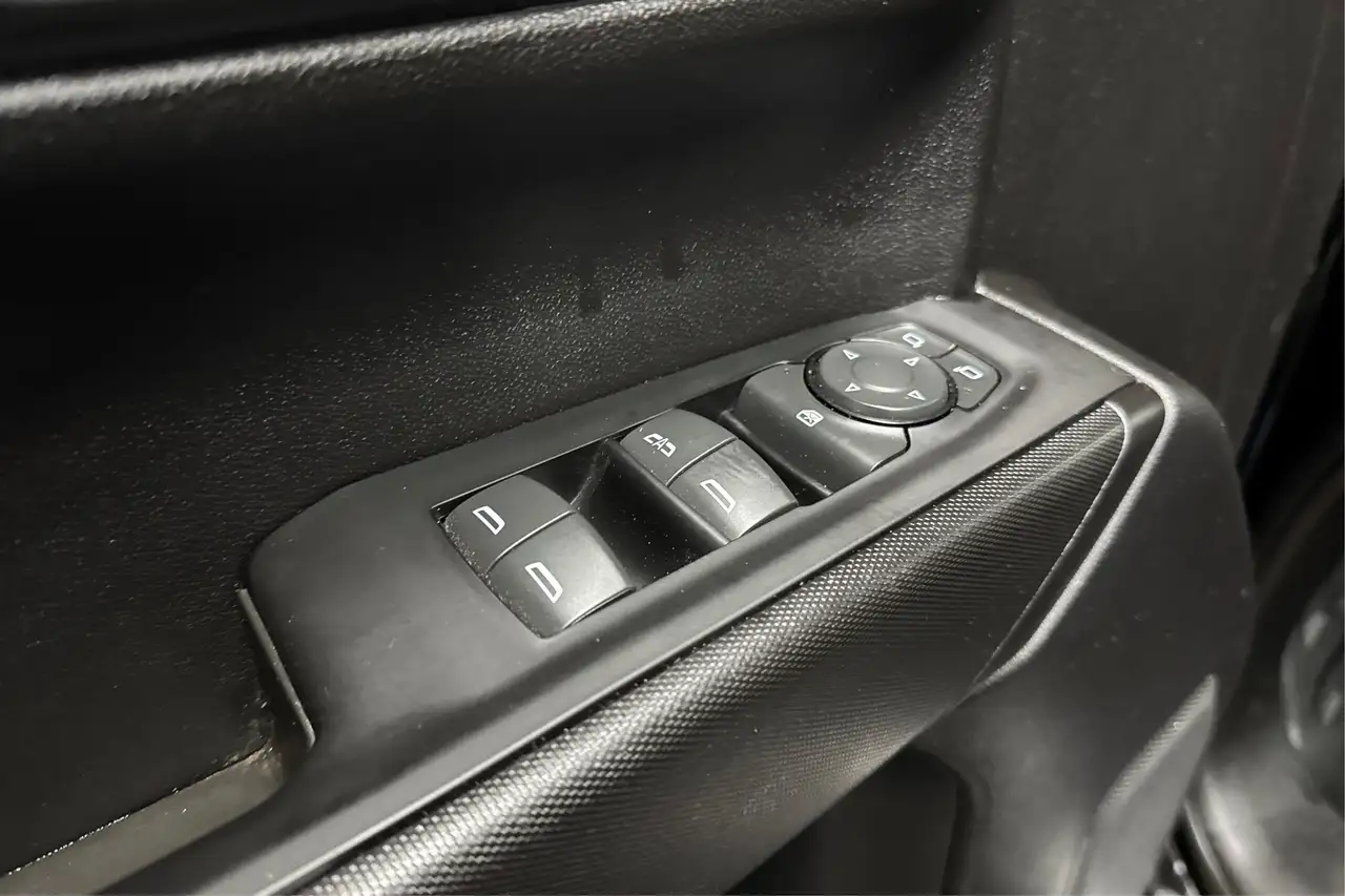 Chevrolet Silverado 1500 - Image 29