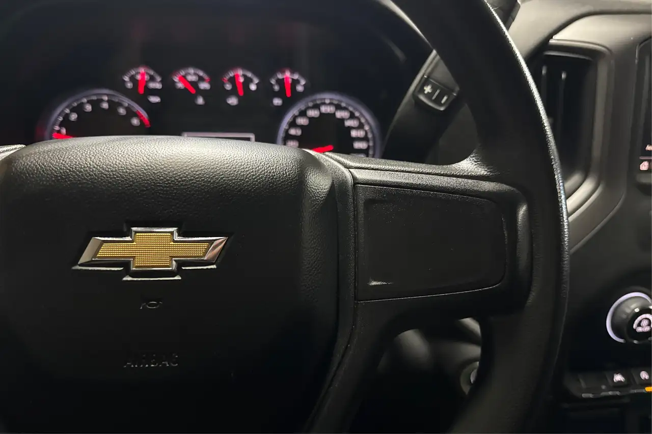 Chevrolet Silverado 1500 - Image 27