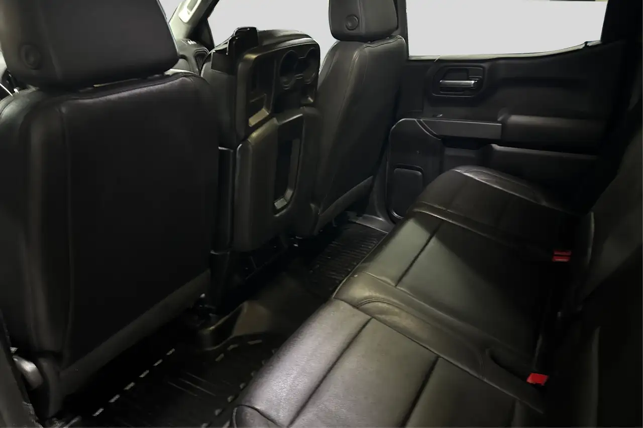 Chevrolet Silverado 1500 - Image 12