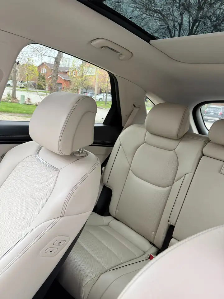 Genesis GV70 - Image 3